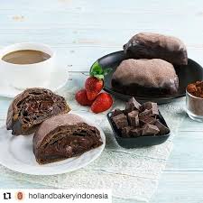 Danish Coklat Holland Bakery